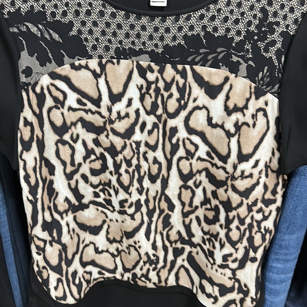 DVF 100% silk short sleeve blouse - Picture 3 of 5